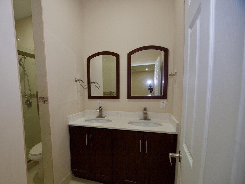 Building Photo - 5982 NW 94th Ave
