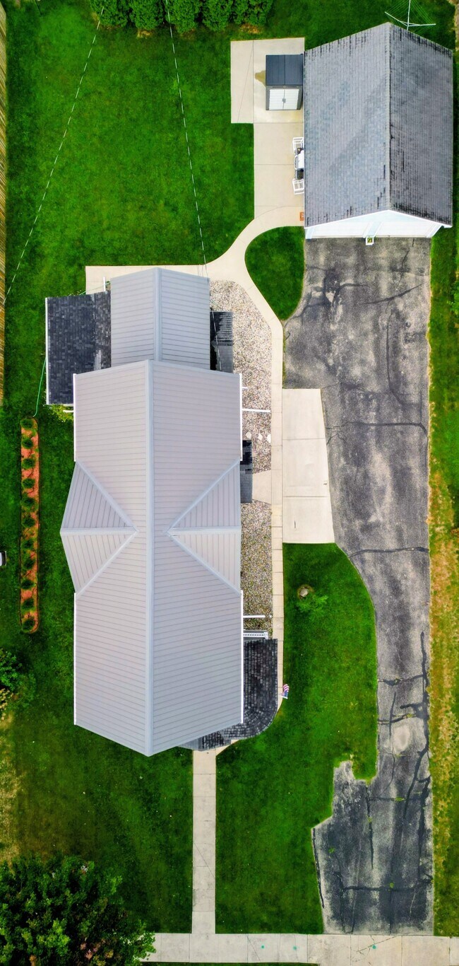 Building Photo - 348 Carrington St