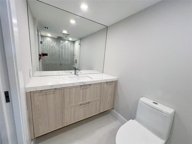 Building Photo - 3410 Galt Ocean Dr