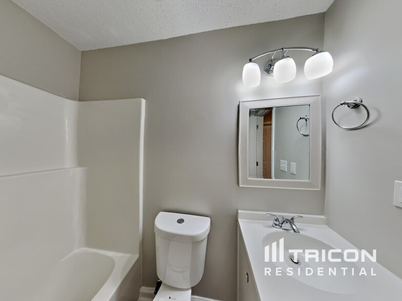 Building Photo - 2432 Egret Dr