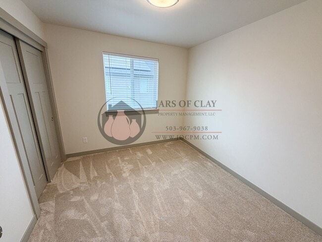 Building Photo - Newer Build- Ready for Move In