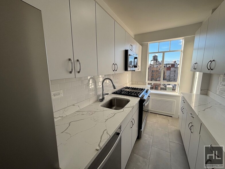 Building Photo - FIFTH AVENUE