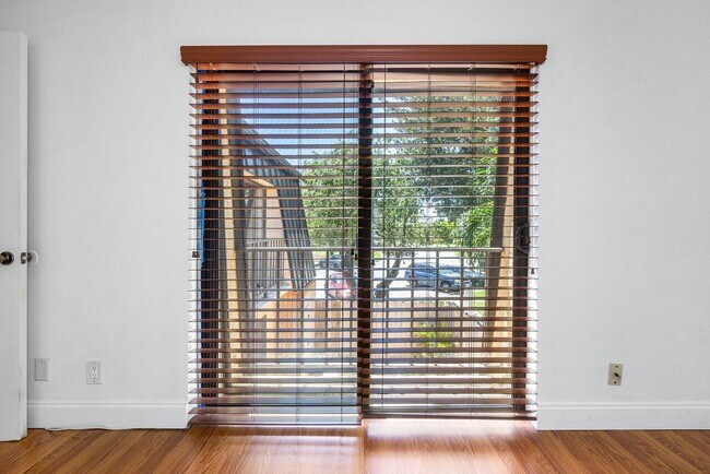 Building Photo - 2453 Waterside Dr