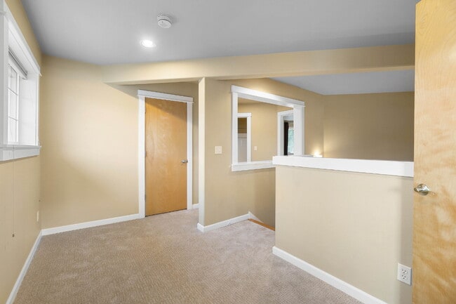 Building Photo - Beautiful, Spacious, Damascus Home with Incredible Views