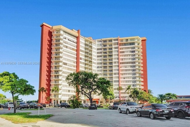 Building Photo - 1301 NE Miami Gardens Dr