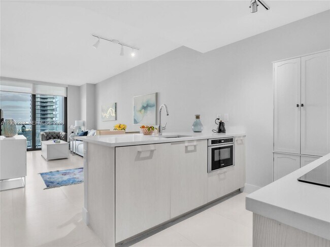 Building Photo - 501 NE 31st St