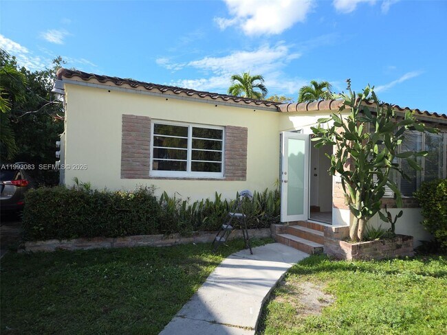 Building Photo - 8530 Crespi Blvd