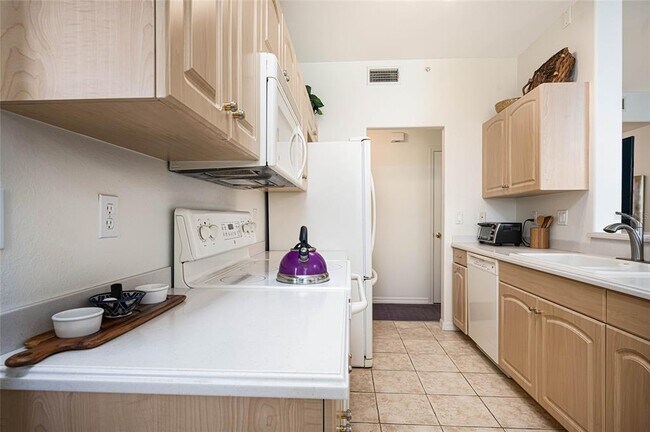 Building Photo - 1761 Auburn Lakes Dr