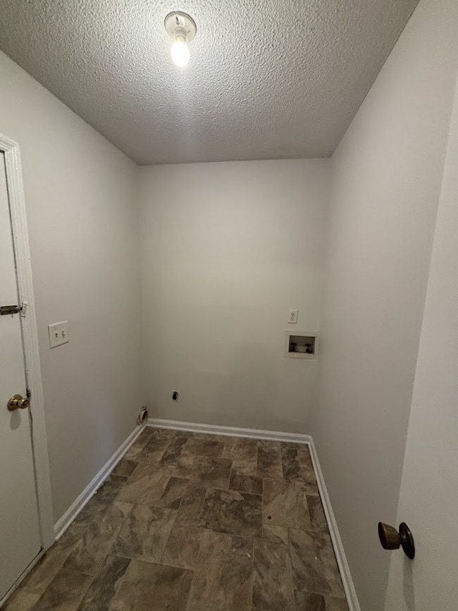 Building Photo - 3 Bed/2 Bath Ranch Style Home!