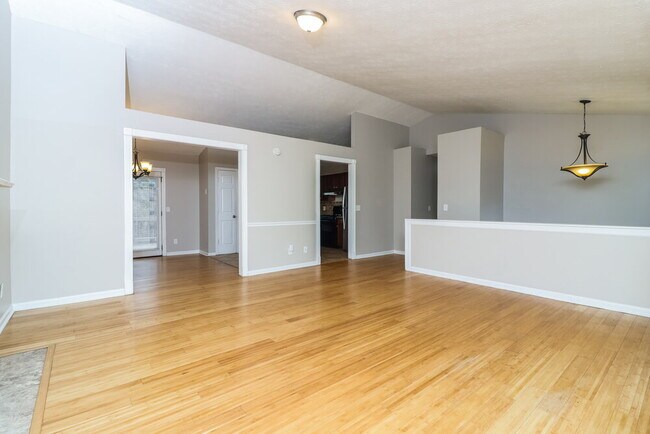 Building Photo - 523 White Pines Dr