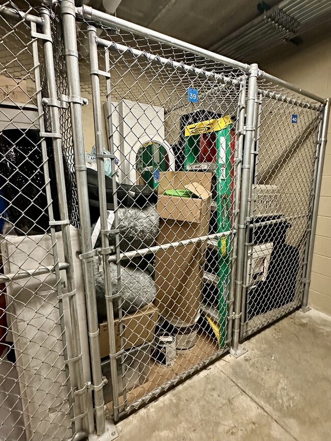 Building Photo - 660 W Wayman St