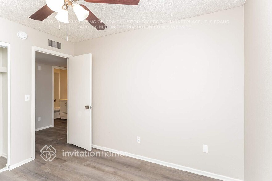 Building Photo - 1721 E 8th St