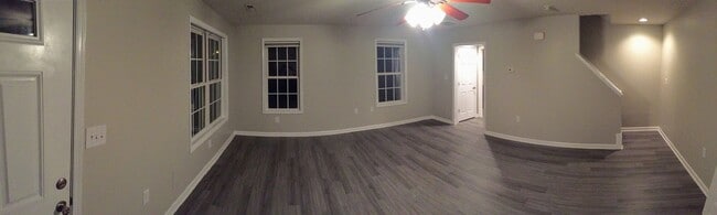Building Photo - 3 Bedroom Townhome in Lynchburg