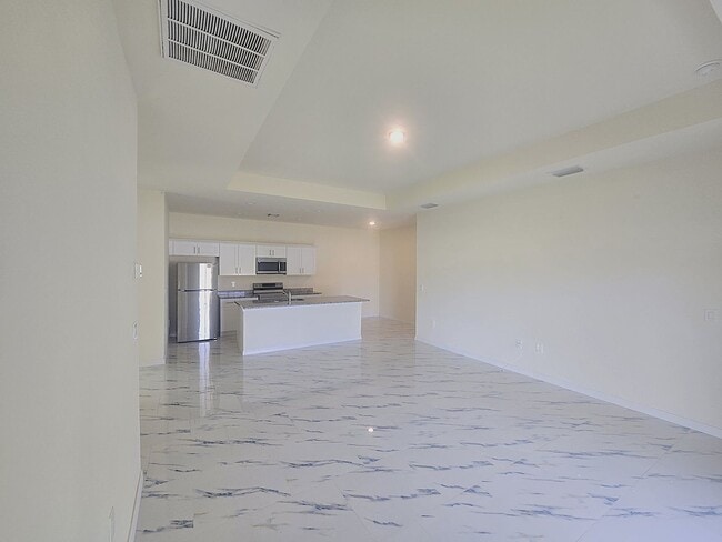 Building Photo - CORNER DULEX-PRIME LOCATION-THREE BEDROOM, TWO BATH, ONE CAR DUPLEX
