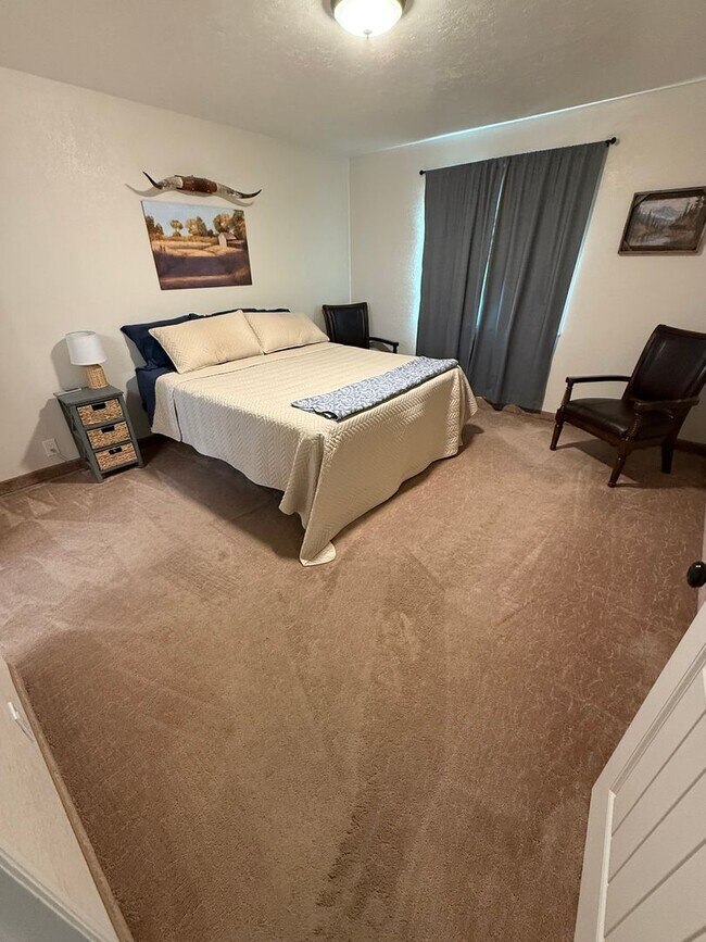 Building Photo - Beautiful 4 Bedroom, 3 Bathroom Home With Basement in Cedar City