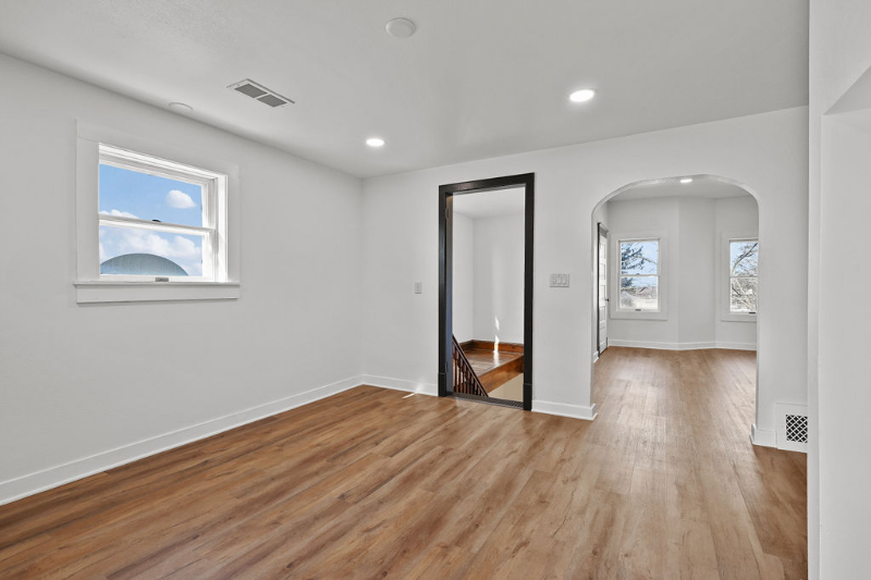 Building Photo - 233055 Schoolhouse Ln