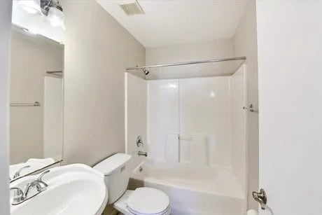 Building Photo - 2410 High Hollow Dr