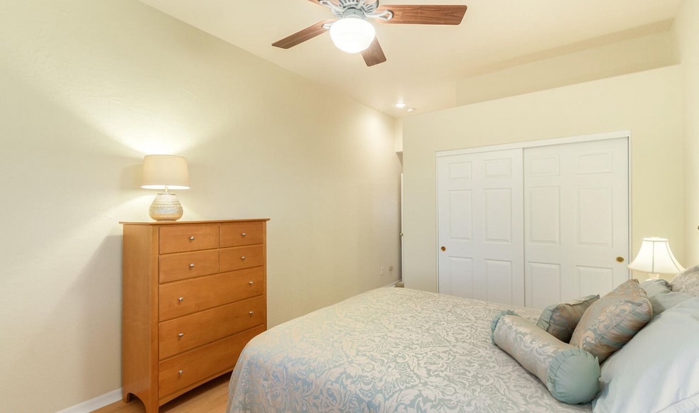 Building Photo - 892 W Raven Dr