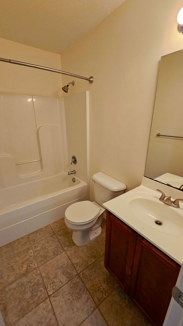 Building Photo - 3 BR 2 BA Liberty Hills