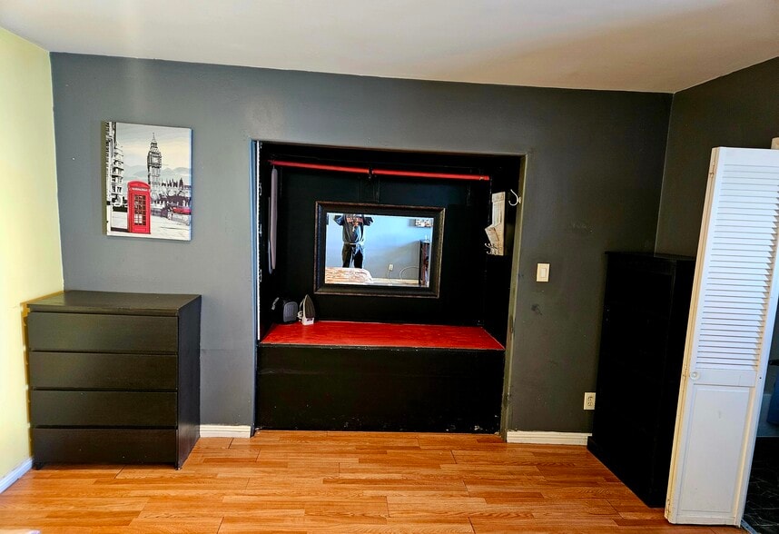 Building Photo - 4909 W 119th St