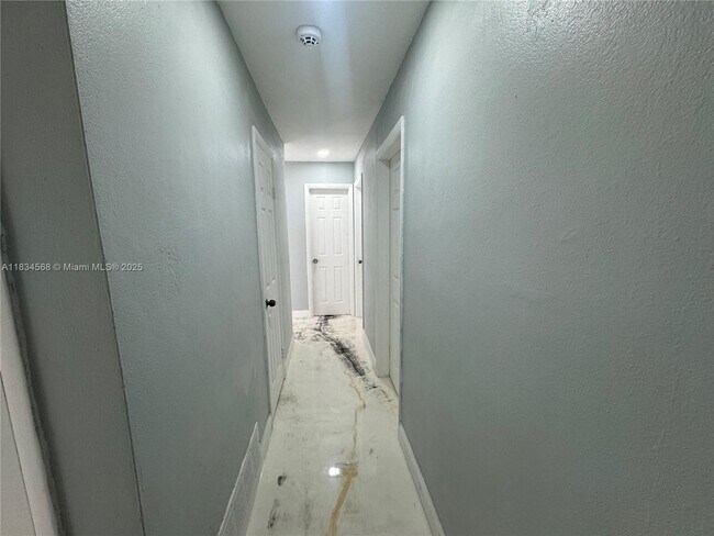 Building Photo - 115 Sierra Dr
