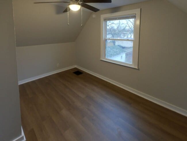 Building Photo - 310 E Market St