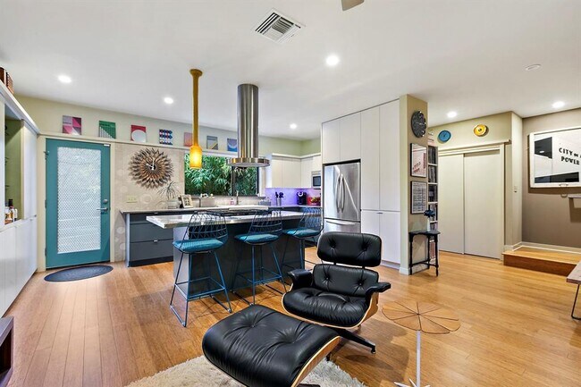 Building Photo - 805 Cumberland Rd