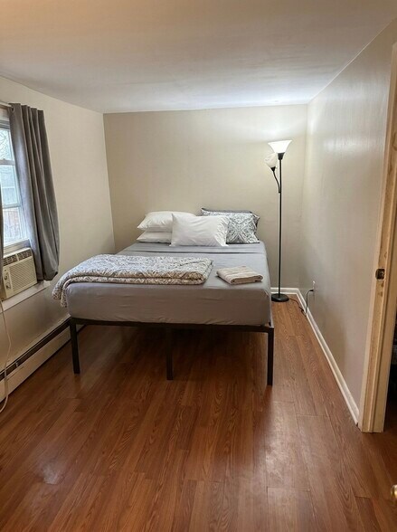 Building Photo - 3933 James St