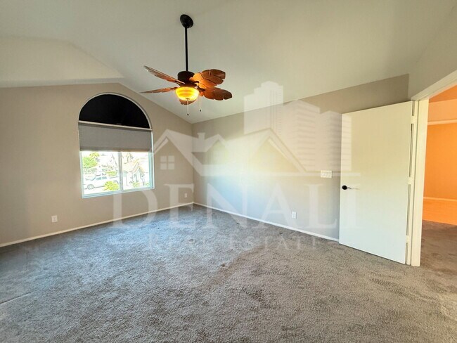 Building Photo - 1114 S Surfside Dr