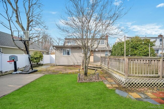 Building Photo - 2315 Willow St