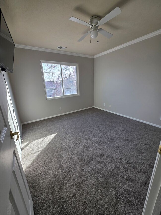 Building Photo - Primary Bedroom of Your Dreams! 3 bedroom/3 bathroom/3 car garage