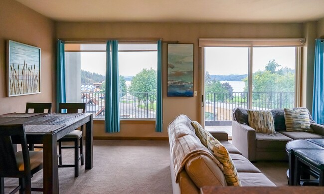 Building Photo - Furnished condo with a view of the lake an...