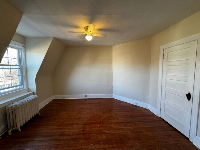 Building Photo - Serene Splendor in Mt. Pleasant: Stylish 1BR, 1BA Haven