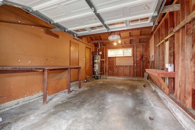 Building Photo - Charming Rambler Available in Perfect Newcastle Location - Move-in Ready!