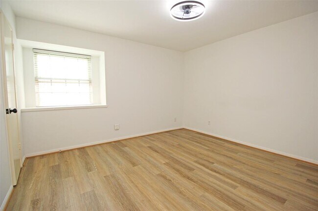 Building Photo - 1503 Cedar Cove St