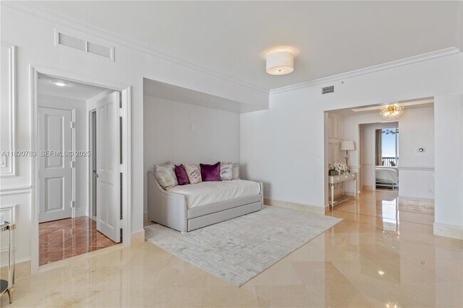 Building Photo - 17875 Collins Ave