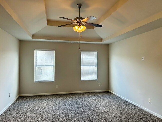 Building Photo - Beautiful 4 bedroom, 2.5 bathroom home In ...