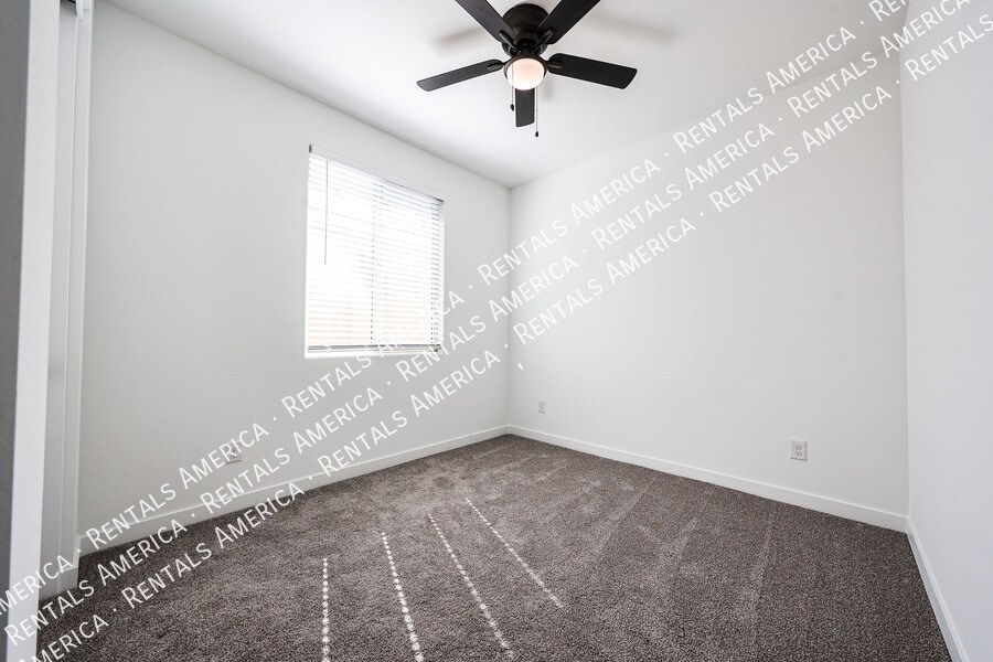 Building Photo - 5411 W Royal Palm Rd