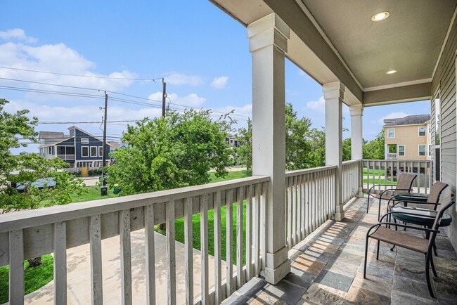 Building Photo - 1333 N Meyer Ave