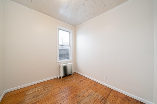 Building Photo - 313 18th St