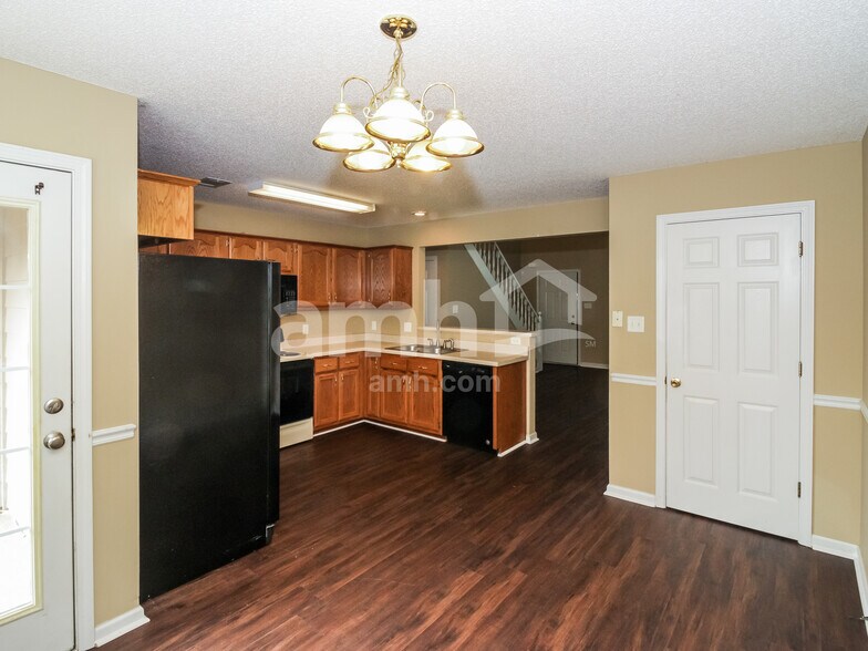 Building Photo - 10001 Houston Birch Dr