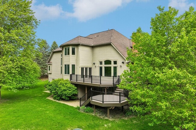 Building Photo - 1819 Brookview Dr