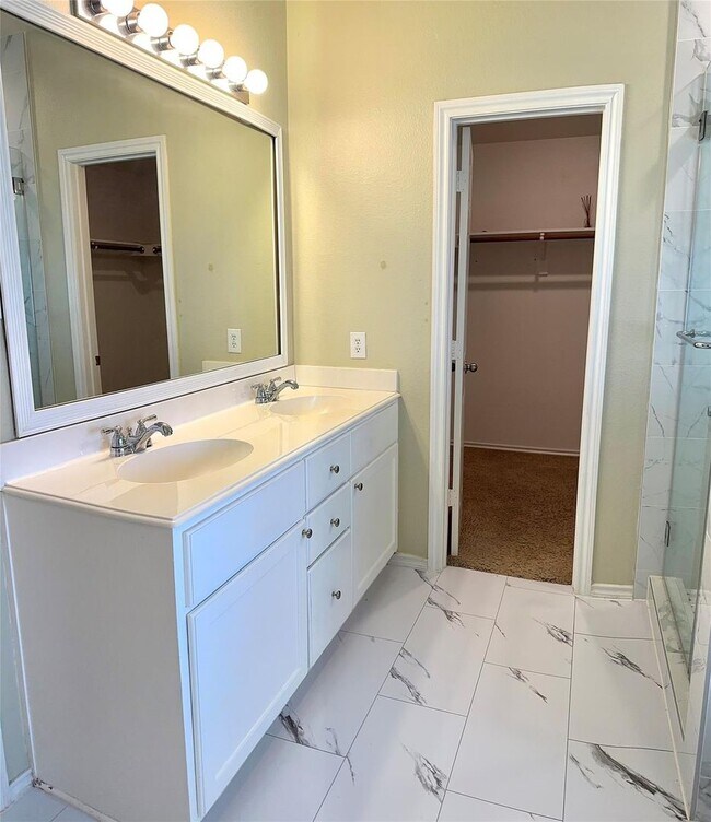 Building Photo - $500 off first months rent with Move in by...