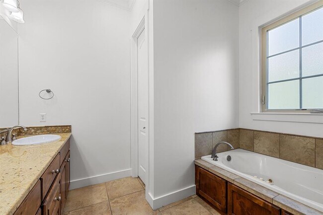 Building Photo - 1607 Chelsea Ln