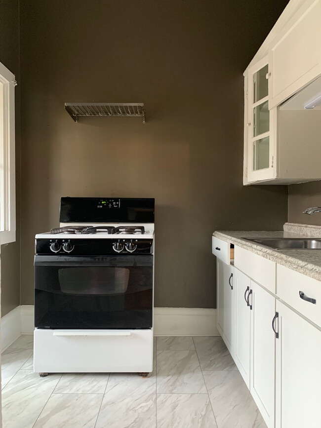 Building Photo - 1688 E Broad St