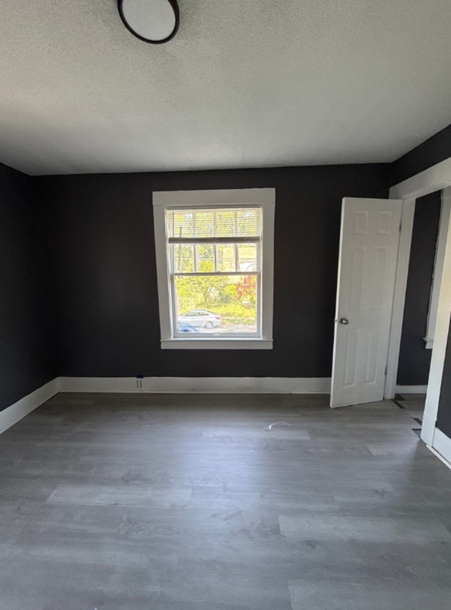 Building Photo - Fully Renovated 4BR Home in Highland Heights – Section 8 Welcome!