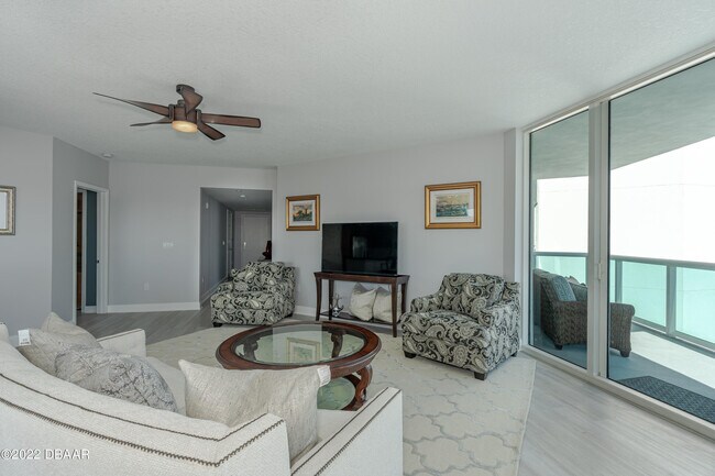 Building Photo - 241 Riverside Dr