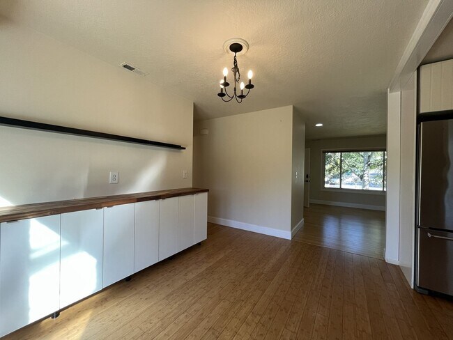 Building Photo - Light-Filled Home with Open Layout, Modern...