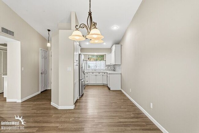 Building Photo - Newly Updated 2Bdm 2Ba Home with Fireplace & Private Patio in Mesa!