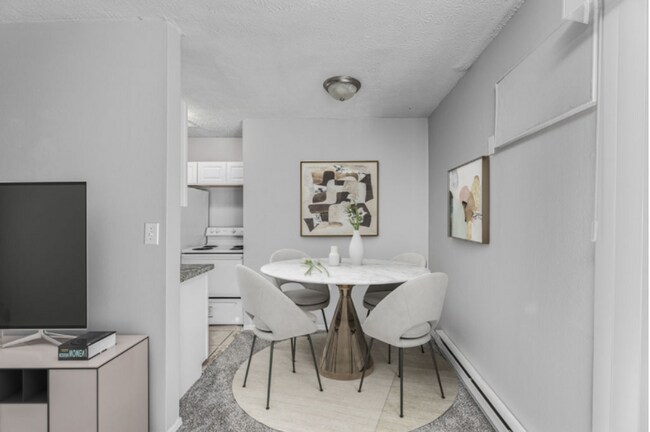 Building Photo - Recently renovated 1-bedroom suite